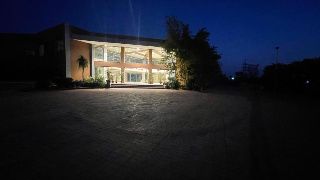 Heaven 7 Hotel & Resort Himatnagar Экстерьер фото