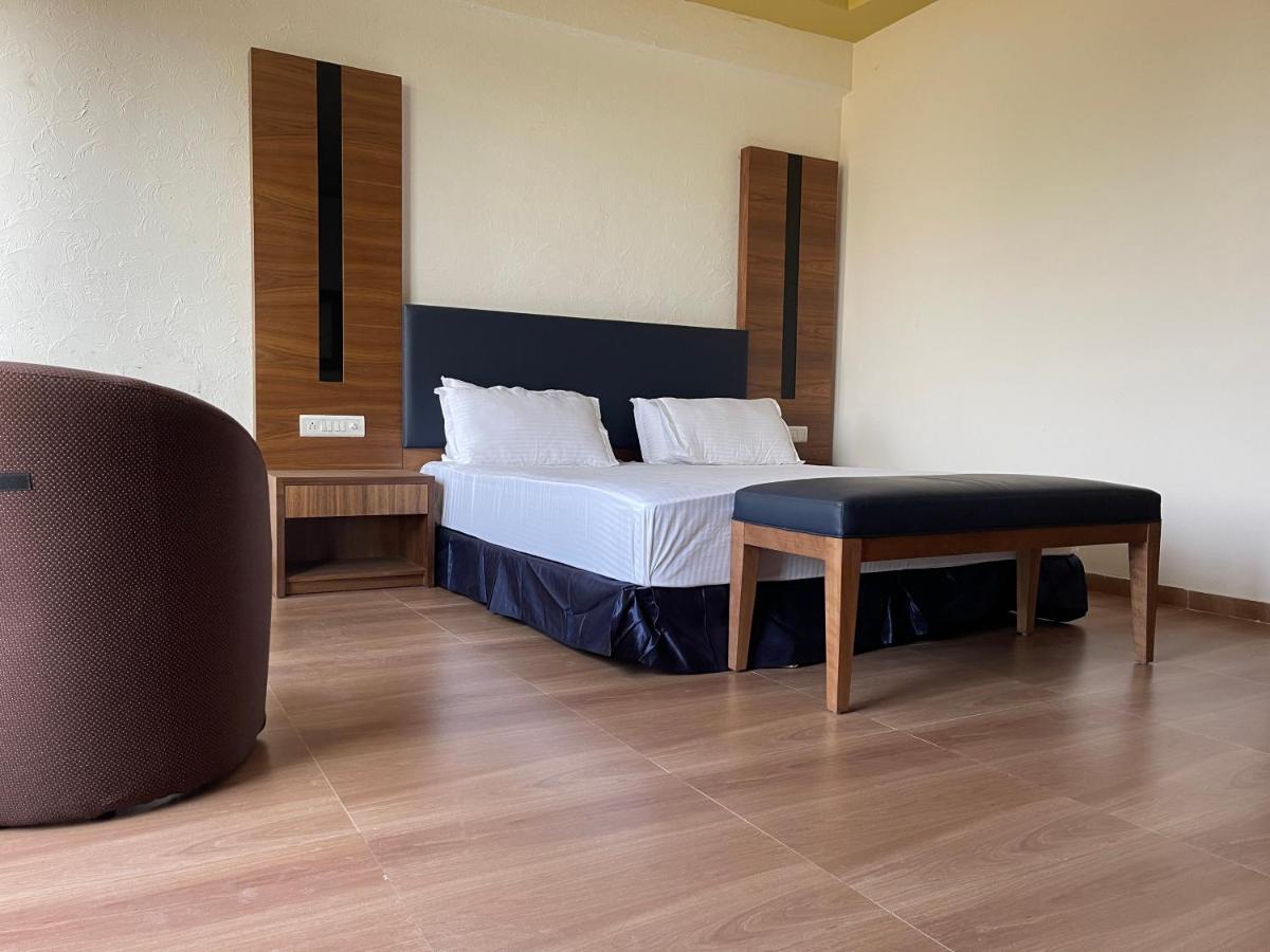 Heaven 7 Hotel & Resort Himatnagar Экстерьер фото